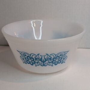 Vintage Federal Glass Heat Proof Mixing Bowl tulip pattern on milk glass.